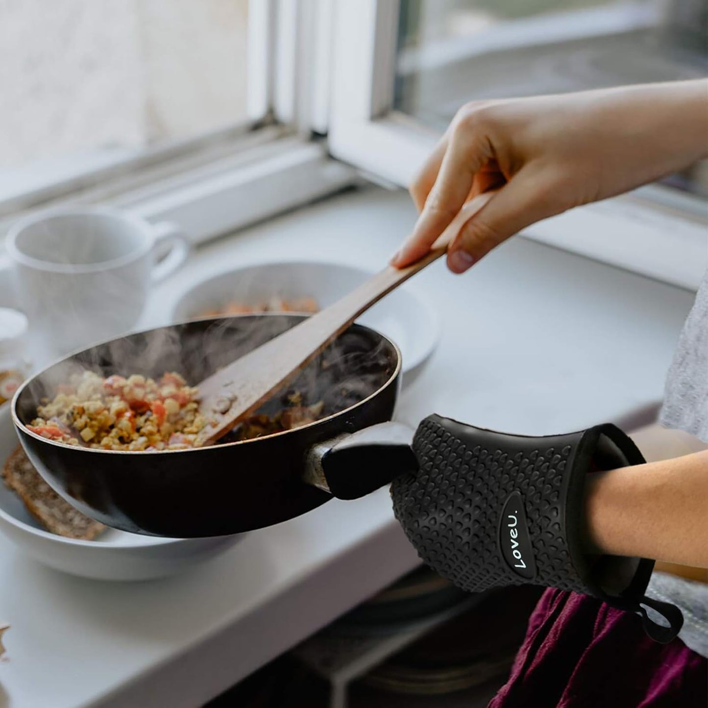 Kitchen Oven Gloves - Dual-Layer Heat Resistant Grilling Gloves, Silicone Oven Mitts with 5 Fingers, Waterproof Non-Slip Pot Holder for Barbecue, Cooking, Baking (Black)