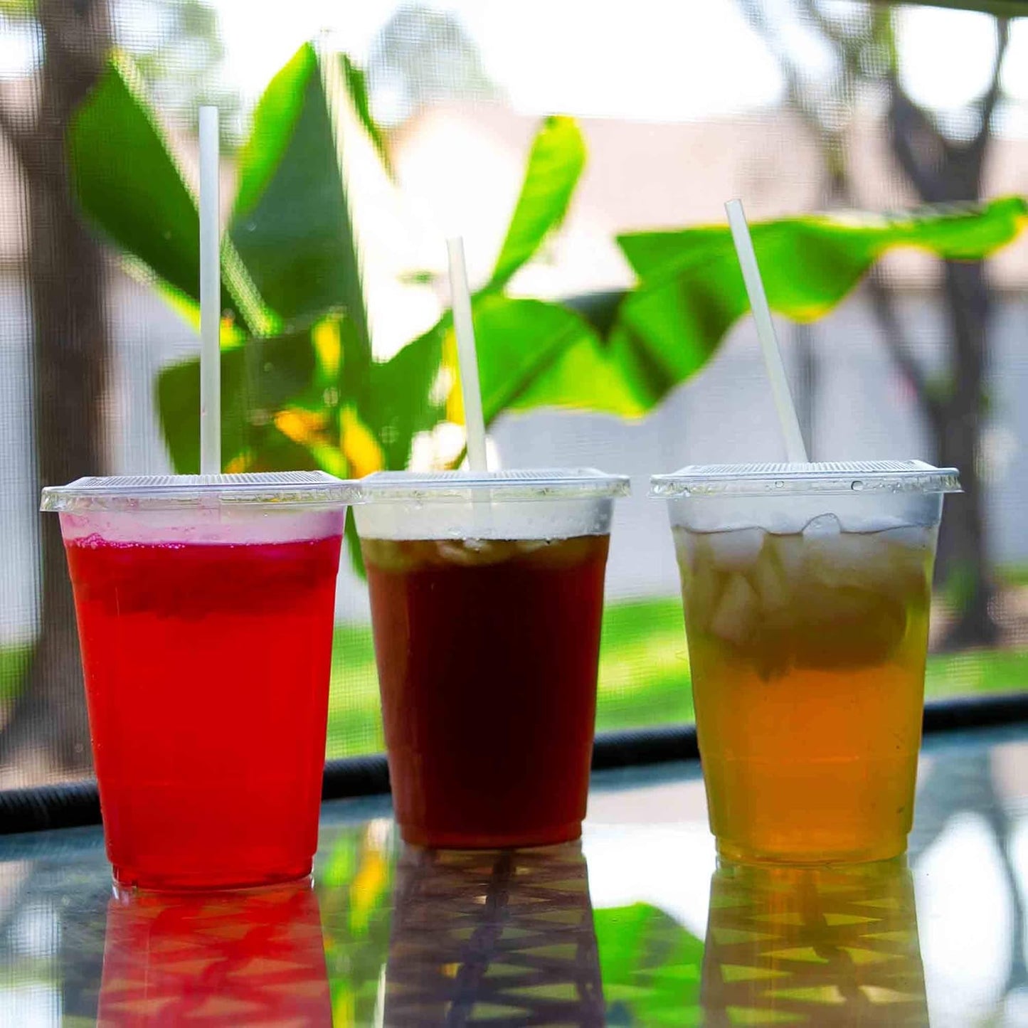 SafeWare Clear Disposable Plastic Cups 24oz with Flat Lids and Straws, Togo Disposable Iced Coffee Cups - Ideal for Party, Outdoor Picnic, BBQ, House Party, Restaurant Quality - 100 Sets