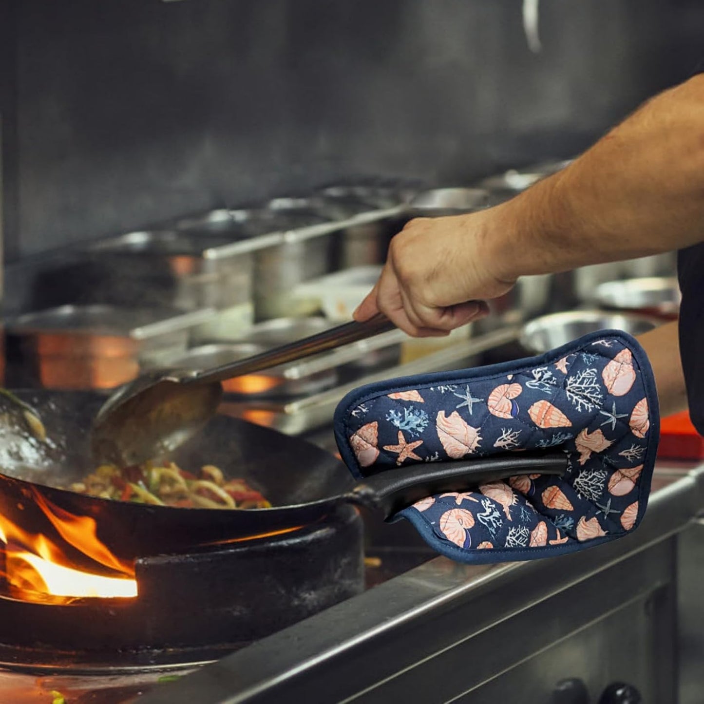 Pot Holders Set of 2 Heat Resistant 480℉ Kitchen 100% Cotton Comfortable Lining Printing Cowry Flower Women Men Home Cooking Baking Microwave BBQ Gift (Cowry potholders)