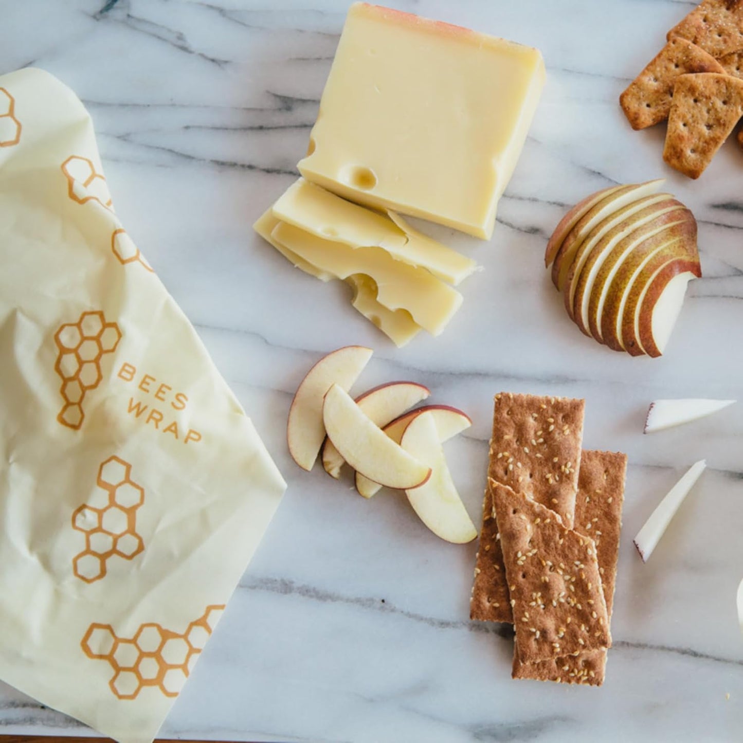 Bee's Wrap Beeswax Wraps for Food - Made in USA Reusable & Organic Food Wraps & Bowl Covers - Eco-Friendly Alternative to Aluminum Foil & Plastic Wrap, Honeycomb 5 Pack (2L, 3M)