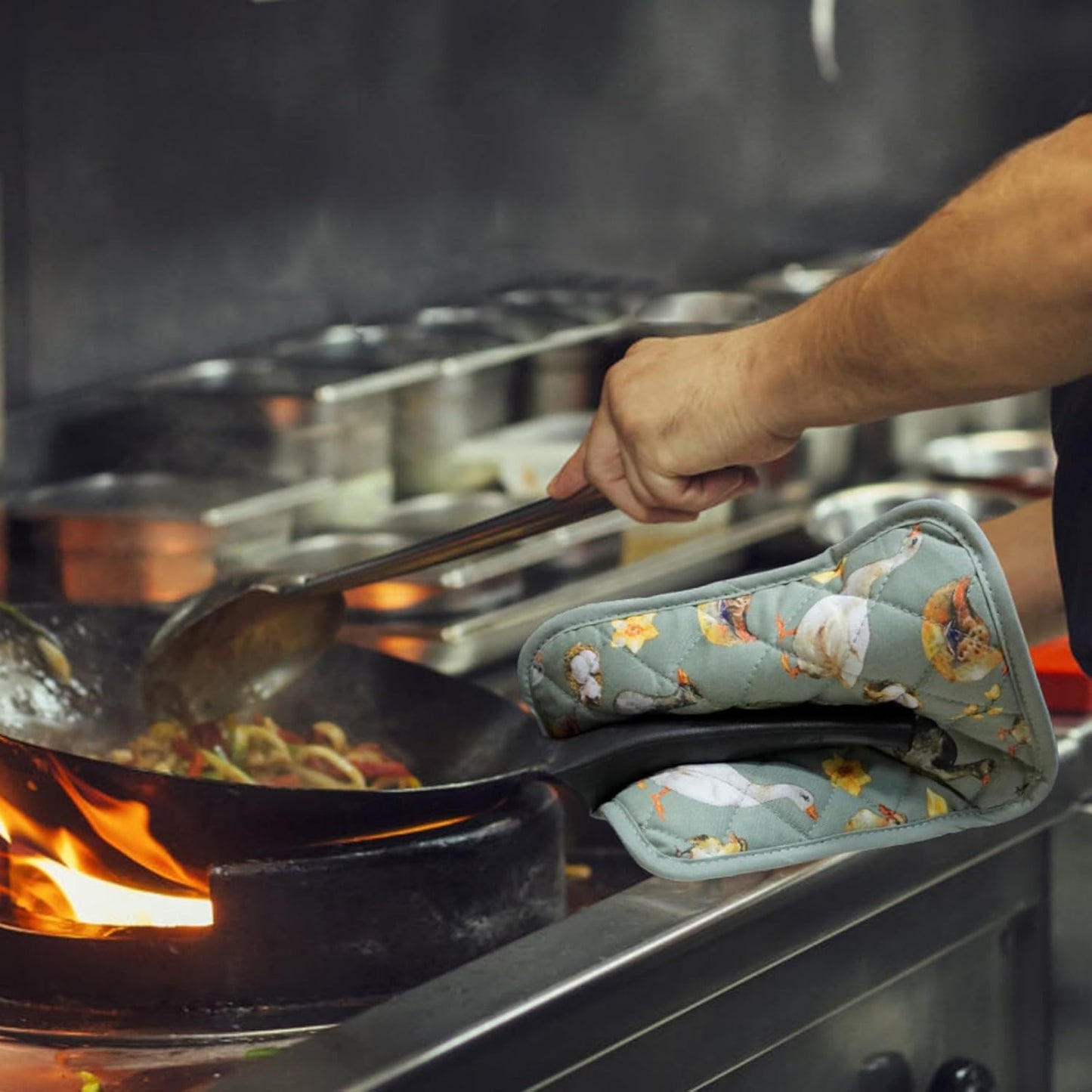 Pot Holders Set of 2 Heat Resistant 480℉ Kitchen 100% Cotton Comfortable Lining Printing Teal Flower Women Men Home Cooking Baking Microwave BBQ Gift (Teal potholders)