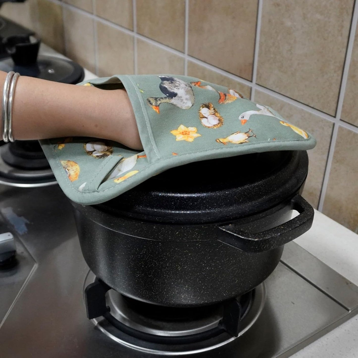 Pot Holders Set of 2 Heat Resistant 480℉ Kitchen 100% Cotton Comfortable Lining Printing Teal Flower Women Men Home Cooking Baking Microwave BBQ Gift (Teal potholders)