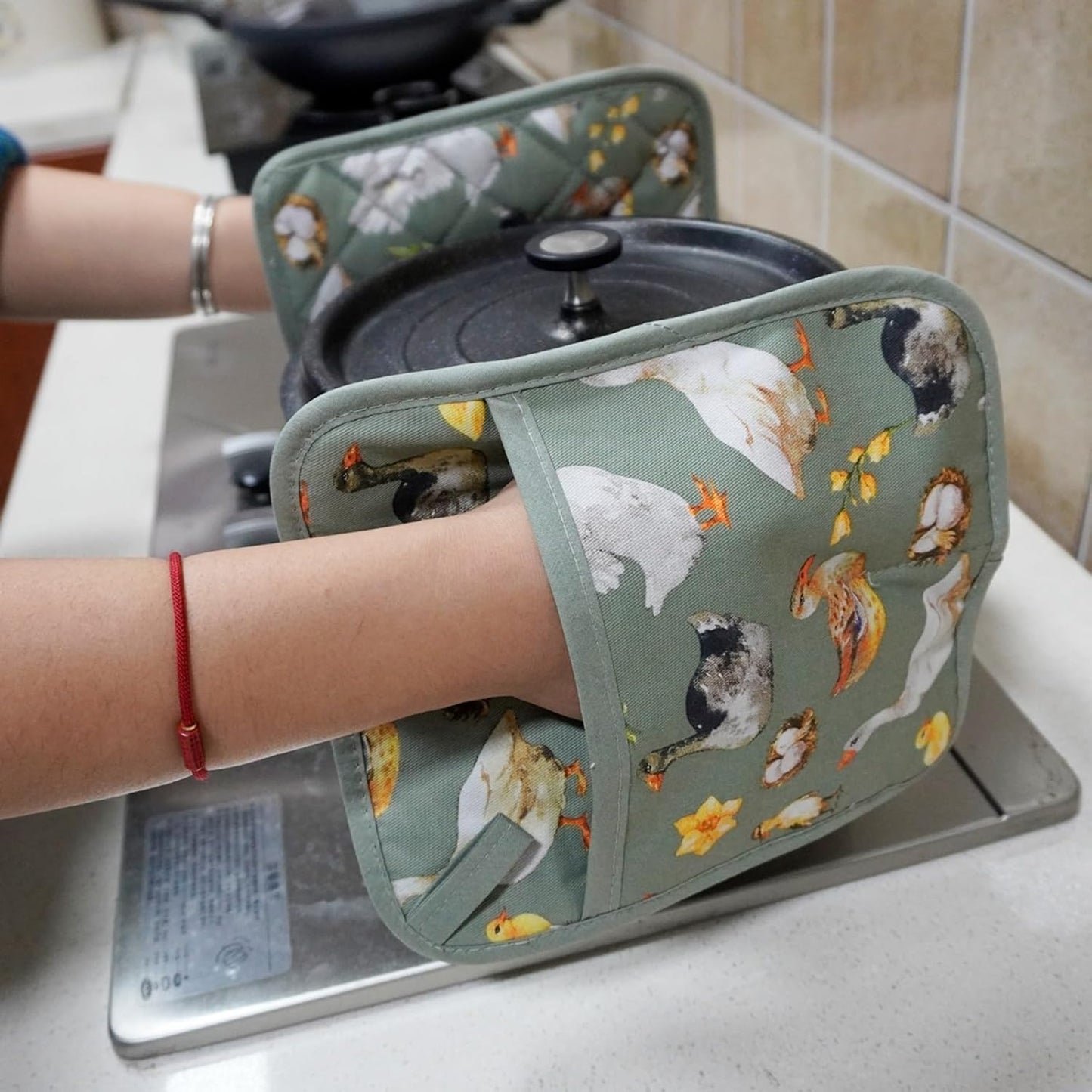 Pot Holders Set of 2 Heat Resistant 480℉ Kitchen 100% Cotton Comfortable Lining Printing Teal Flower Women Men Home Cooking Baking Microwave BBQ Gift (Teal potholders)