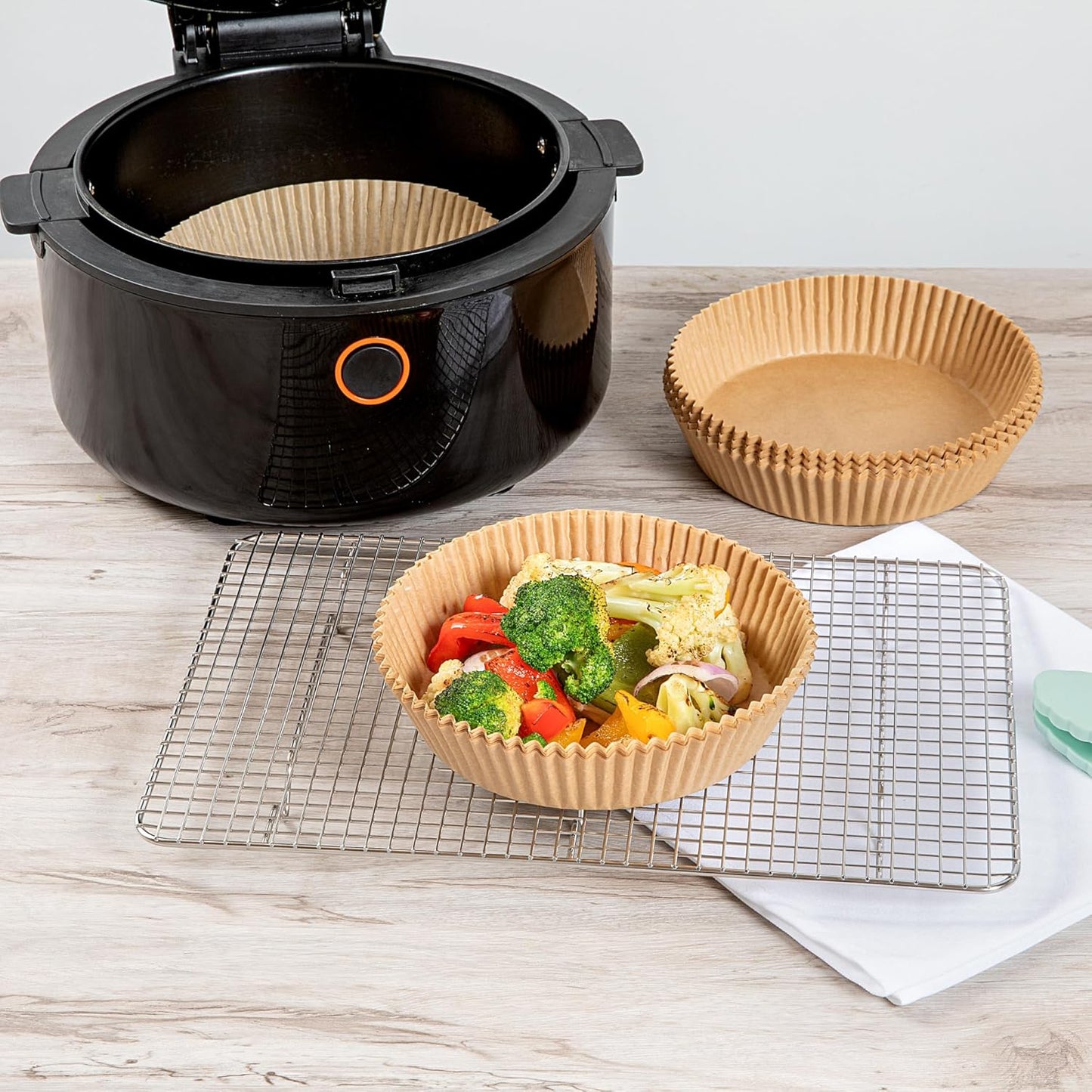 Restaurantware-Pastry Tek 6.3 x 6.3 x 1.8 Inch Air Fryer Liners, 100 Round Air Fryer Baskets - No-Stick Silicone Coating, Unbleached, Food-Grade Paper Liners, For Steamer, Microwave, Oven, Fry Pan