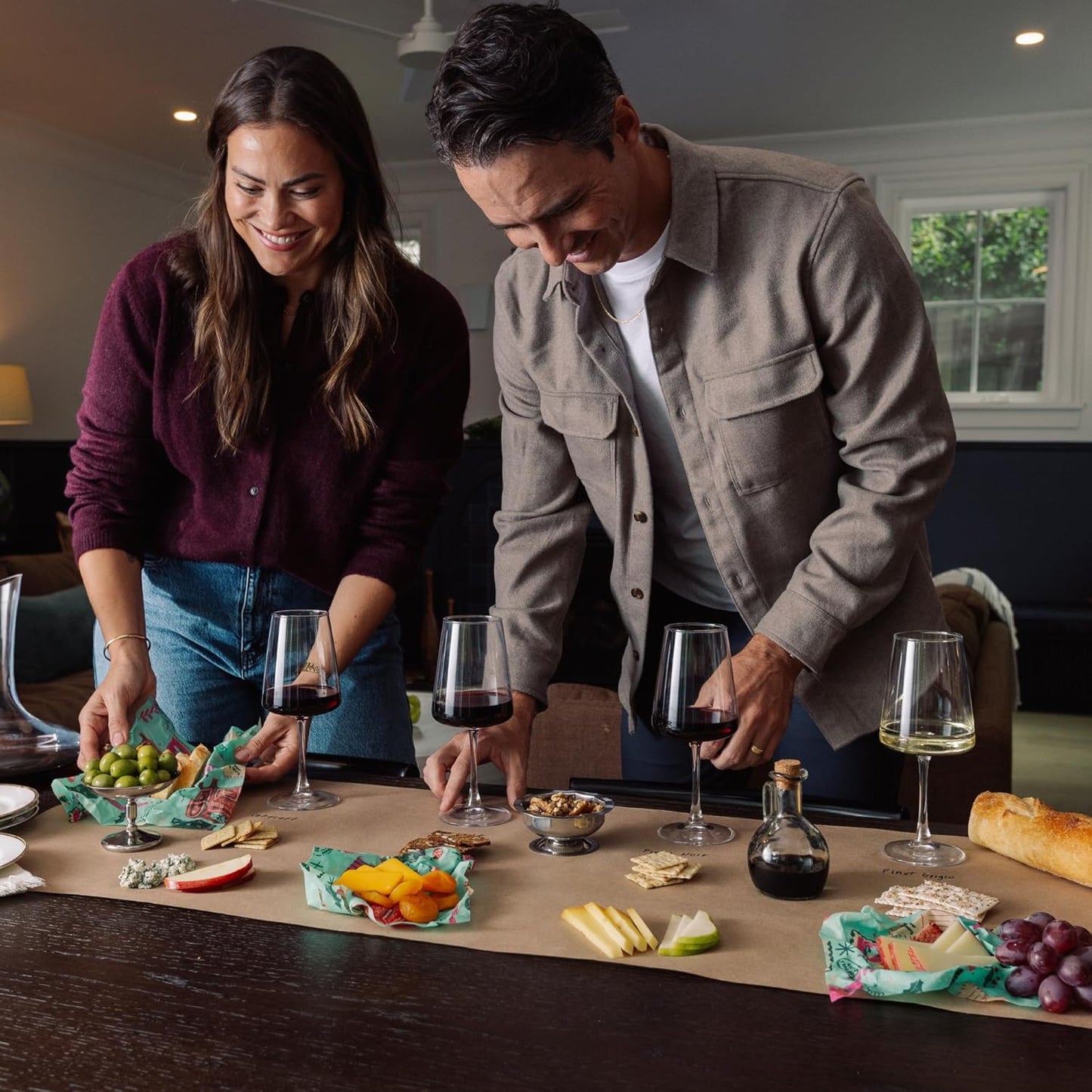 Bee's Wrap Beeswax Wraps for Food - Made in USA Reusable & Organic Food Wraps, Sandwich Wrap & Bowl Covers - Eco-Friendly Alternative to Aluminum Foil, Seasons Greetings 3 Pack (S, M, L)