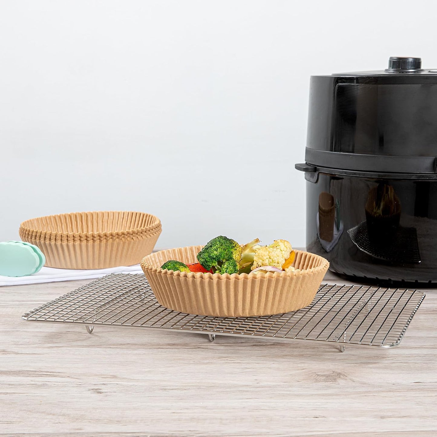 Restaurantware-Pastry Tek 6.3 x 6.3 x 1.8 Inch Air Fryer Liners, 100 Round Air Fryer Baskets - No-Stick Silicone Coating, Unbleached, Food-Grade Paper Liners, For Steamer, Microwave, Oven, Fry Pan